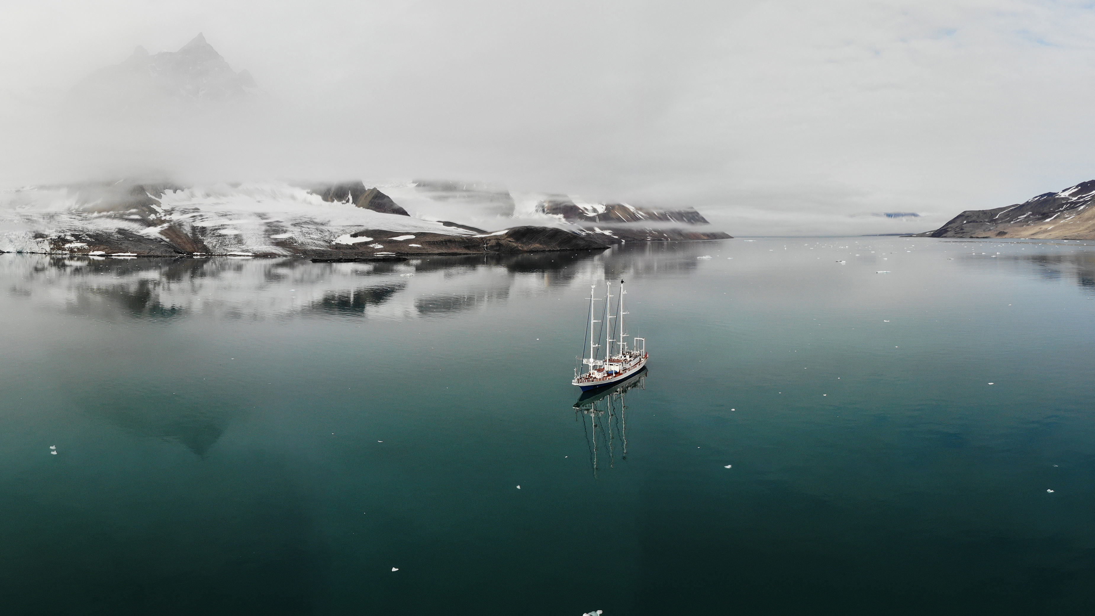picture of IO PAN research vessel Oceania